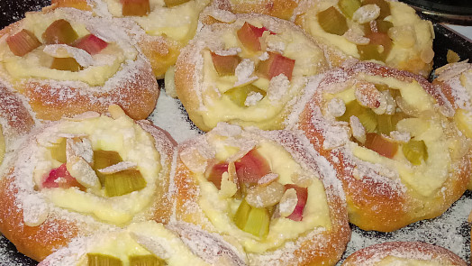 Jak spařit rebarboru? Aby se zelenina dala jíst, je nutné ji tepelně upravit