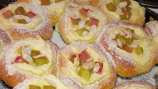 Jak spařit rebarboru? Aby se zelenina dala jíst, je nutné ji tepelně upravit