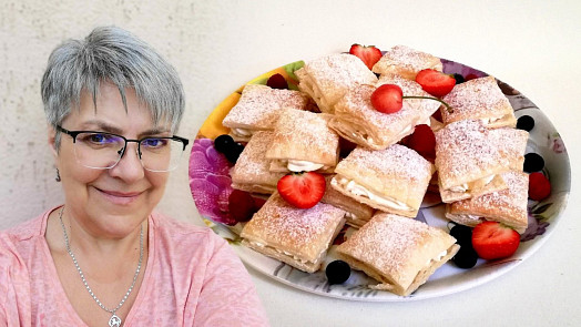 Krachle jsou výborné křehké čtverečky z listového těsta posypané cukrem a skořicí