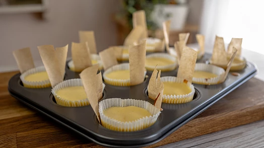 Jak vytáhnout košíček z formy na muffiny. Videonávod vás naučí jednoduchý trik
