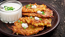 Proč se dává do bramboráků mléko? Tento trik používaly i naše babičky Proč se dává do bramboráků mléko? Tento trik používaly i naše babičky