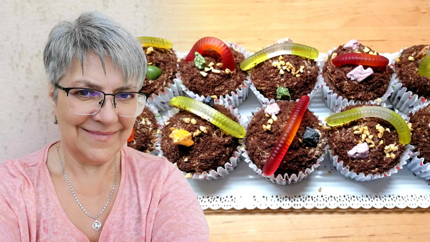 Muffiny, které vypadají jako hromádky hlíny s barevnými žížalkami: Děti budou nadšené