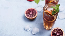 Chyby při přípravě studených nápojů: Zapomeňte na teplé sklenice i nemyté ovoce