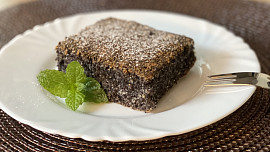 Jak udělat vláčný a nadýchaný makovec? Přidejte do těsta nastrouhanou cuketu