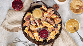 Trhanec s ovocnou šťávou podle ČSN: Vaječné těsto polité sirupem si oblíbíte