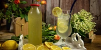 Jak udělat sirup z květů černého bezu bez vaření? Naučte se jednoduchý postup
