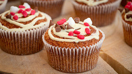 Jak upéct banánové muffiny? Potěšte své ratolesti na Den dětí veselým moučníkem