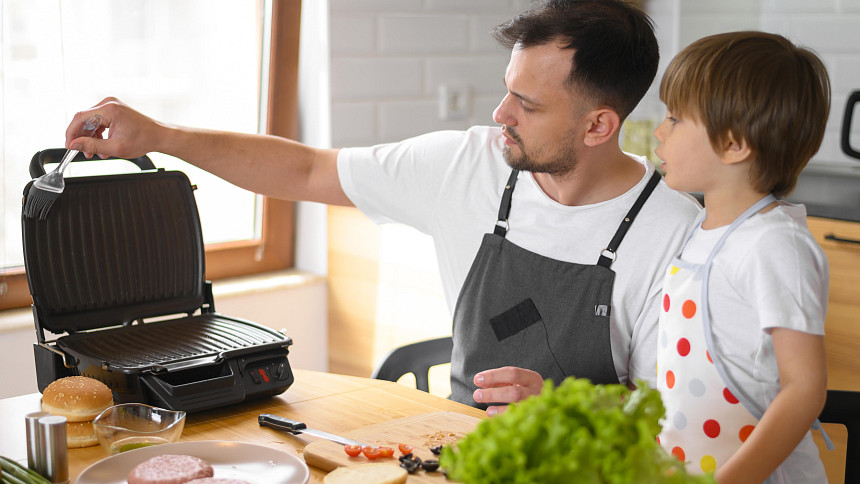 16 báječných pokrmů, které můžeme připravit mezi dvěma grilovacími deskami