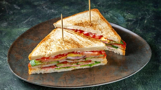 Příprava pokrmů na kontaktním grilu: Grilujte jednoduše bez ohně a bez sazí