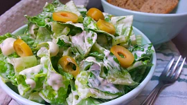 Jednoduchá zálivka na salát: Měla by se v ní propojit sladká, slaná i kyselá chuť