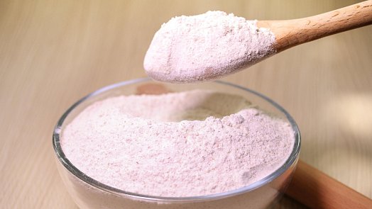 Jakou mouku použít na zásmažku? Sáhnout bychom měli po mouce s jemnou texturou
