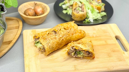 Cibulová roláda chutná jako Big Mac. Ověřte to s pomocí videonávodu