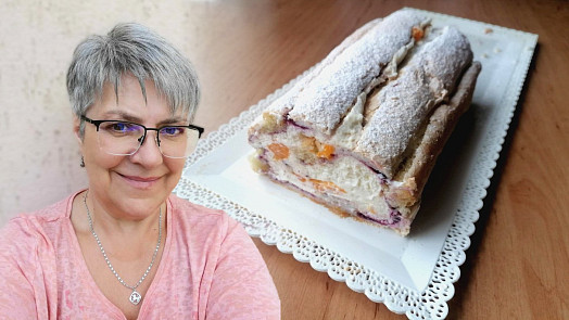 Roláda Kardinál ze dvou druhů těst je tak nadýchaná, že se rozplývá na jazyku