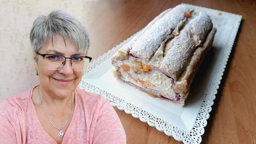 Roláda Kardinál ze dvou druhů těst je tak nadýchaná, že se rozplývá na jazyku