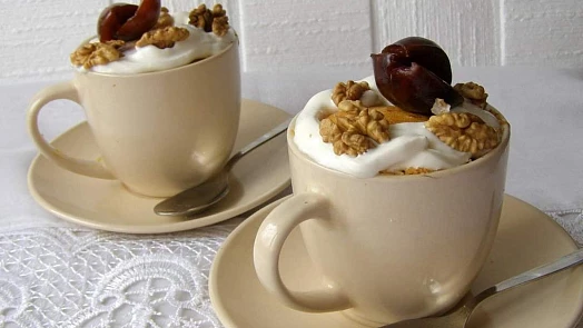 Mug cake bublanina: Upečte si oblíbený letní moučník v hrnečku v mikrovlnce