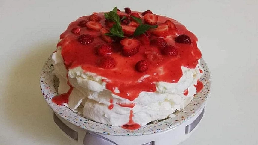 Jak udělat jahodový rozvar na dort? Stačí 3 ingredience, ale výsledek stojí za to