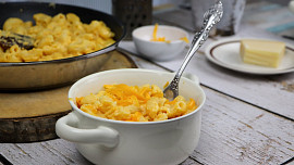 Jak na makarony se sýrem? Je to velmi snadné a nejlepší jsou zapečené