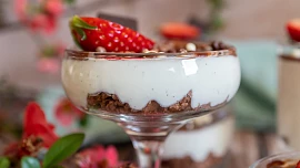 Jak udělat Míšu do skleničky? Vychutnejte si luxusní dezert s tvarohem a čokoládou