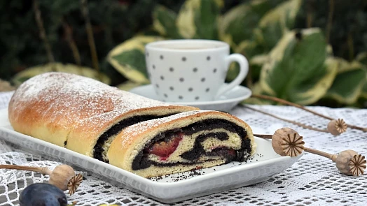 15 receptů na sladké záviny a štrúdly: Oslaďte si život plněnými moučníky