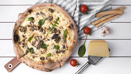 Smetanový základ na pizzu: Pizza nemusí být vždy jen s rajčatovou omáčkou