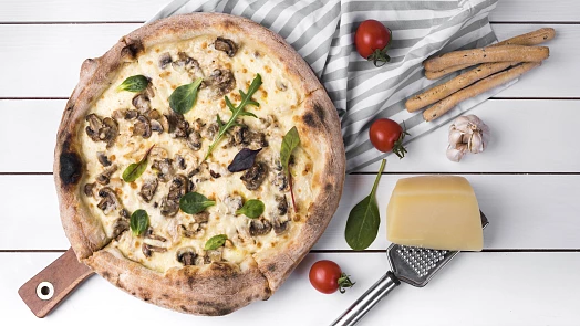 Smetanový základ na pizzu: Pizza nemusí být vždy jen s rajčatovou omáčkou