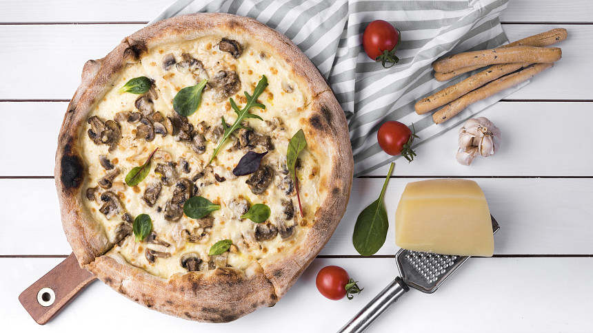 Smetanový základ na pizzu: Pizza nemusí být vždy jen s rajčatovou omáčkou