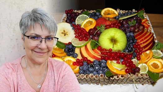 Dekorace z ovoce slouží k ozdobení dortů a zákusků, pak ji můžeme klidně sníst