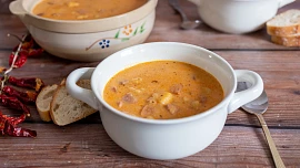 Jak se zahušťuje buřtguláš? Způsobů je hned několik, poradíme s postupem