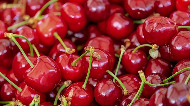 Třešně zavařené bez vody jsou výborné jako polotovar nebo ozdoba pohárů