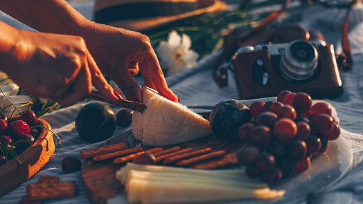 Co s sebou na cesty? Dostatek tekutin je základem stejně jako trvanlivé svačiny