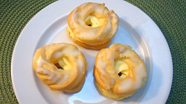 Jak se dělá poleva na věnečky? Připravíme si fondánovou nebo citrónovou polevu