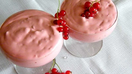 Lahodnou rybízovou pěnu připravíte jen ze tří ingrediencí. Vychutnejte si ji