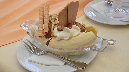 Jak se dělá banana split? Osvěžující americký dezert je oblíbený po celém světě