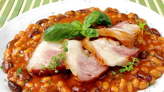 Proč je potřeba vařit uzené maso? Vysvětlíme praktické i bezpečnostní důvody