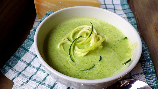 Jak na cuketovou polévku? Tento rychlý a snadný recept si zamilujete