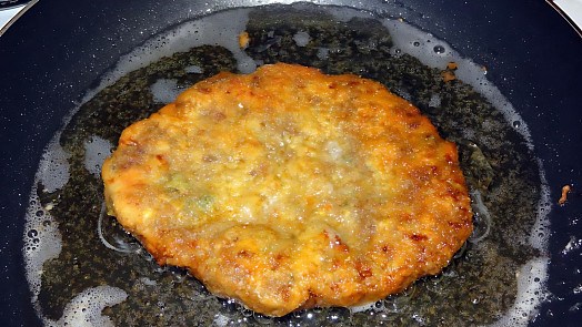 Proč prská maso na pánvi? Poradíme, jak se tomu vyhnout a prskání minimalizovat