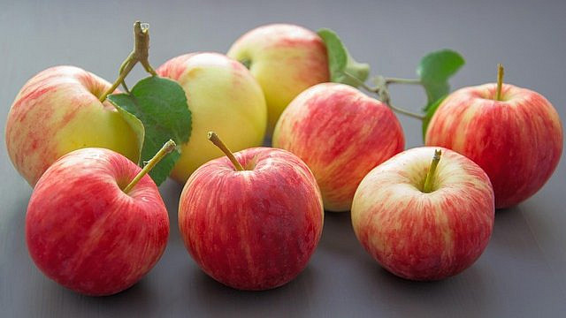 Začátečníci někdy tápou, jak nachystat jablka do štrúdlu. Poradíme, jak postupovat