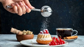 Kdy cukrovat moučníky? Správným načasováním předejdete lepivé krustě