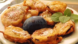 Smažené ovoce je milé překvapení a chutný dezert. Možností je mnoho