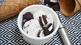 Jak ve sladké kuchyni využít Oreo sušenky? Černá barva dodává dezertům eleganci