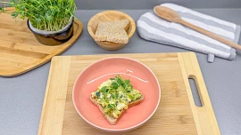 Letní cuketová rychlovka: Orestovaná cuketa s hermelínem je skvělá na topinky