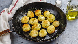 Kolik oleje potřebujeme na smažení? Podle druhu potraviny vybereme ze 3 možností