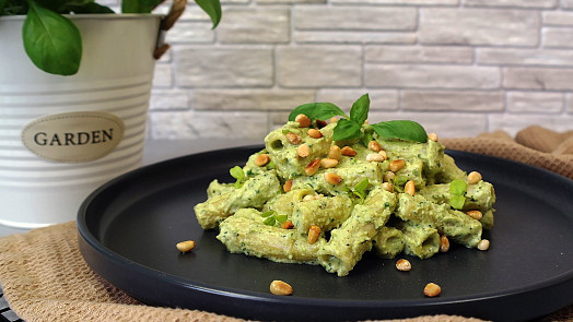 Cuketové pečené pesto a těstoviny tvoří dokonalou kombinaci. Zkuste ji s videonávodem