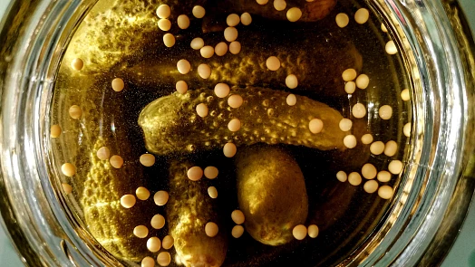 Hořčičné semínko nepatří jen do kyselého láku na okurky. Má více možností využití