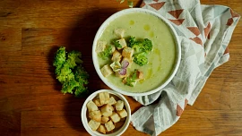 Jak uvařit brokolicovou polévku? Svěží barvou láká všechny strávníky k ochutnání