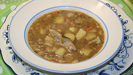 Léto u babičky: Její báječná bramboračka s houbami provoněla celý dům