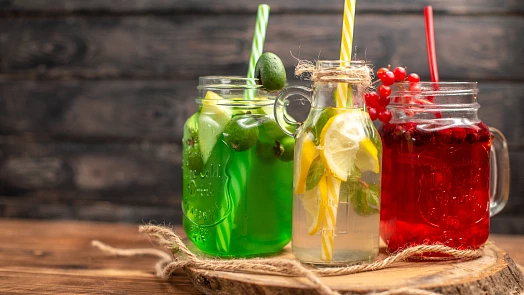 Tibi limonáda je kvašená voda, nazývaná vodní kefír. Svou chutí připomíná burčák