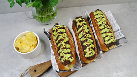 Skládaný grilovaný hotdog: Do rozkrojené housky nemusíte vkládat pouze párek