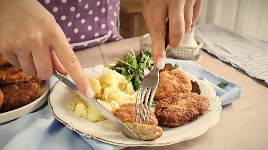 Soukenický řízek podle ČSN: Na šťavnatém řízku z mletého masa si pochutná každý