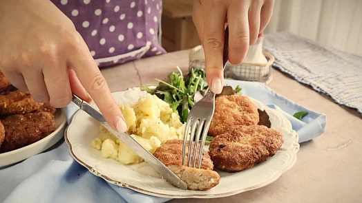 Soukenický řízek podle ČSN: Na šťavnatém řízku z mletého masa si pochutná každý